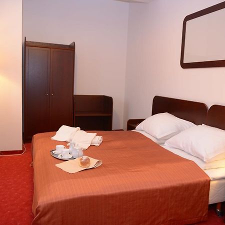 Hotel Pod Debami Terespol Ngoại thất bức ảnh