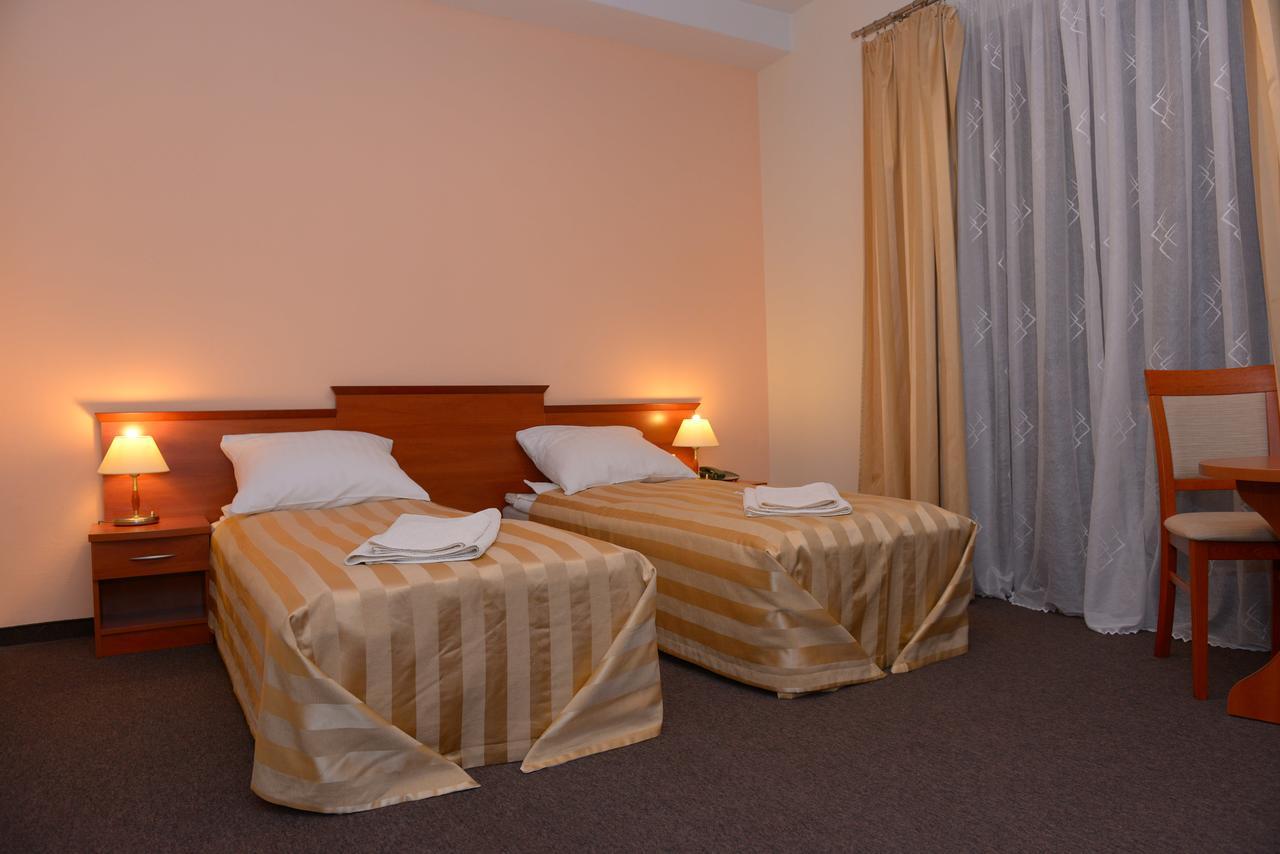 Hotel Pod Debami Terespol Ngoại thất bức ảnh