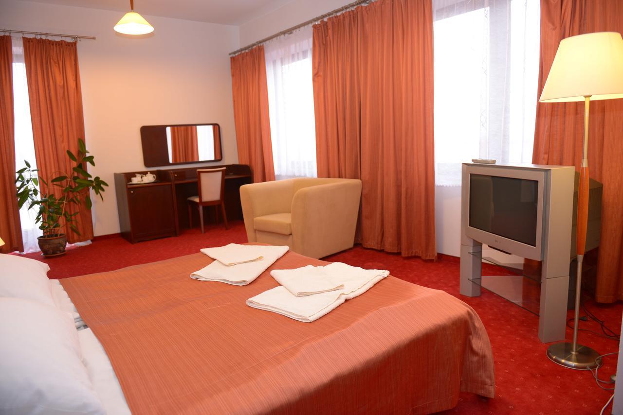 Hotel Pod Debami Terespol Ngoại thất bức ảnh