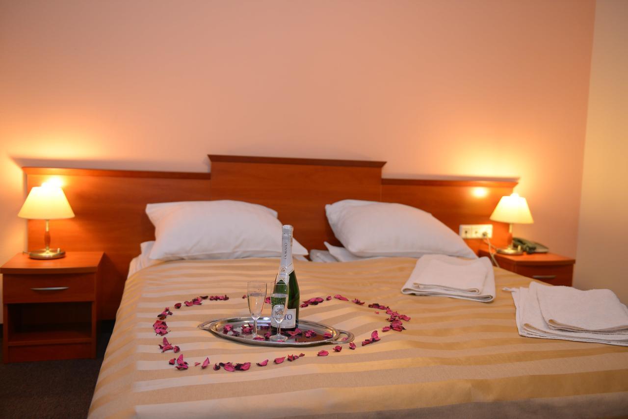 Hotel Pod Debami Terespol Ngoại thất bức ảnh