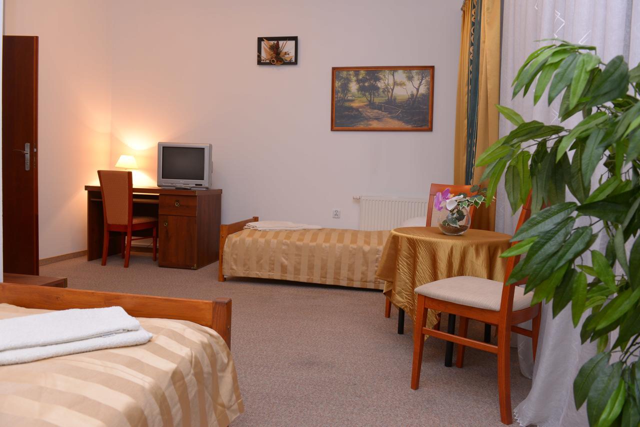 Hotel Pod Debami Terespol Ngoại thất bức ảnh
