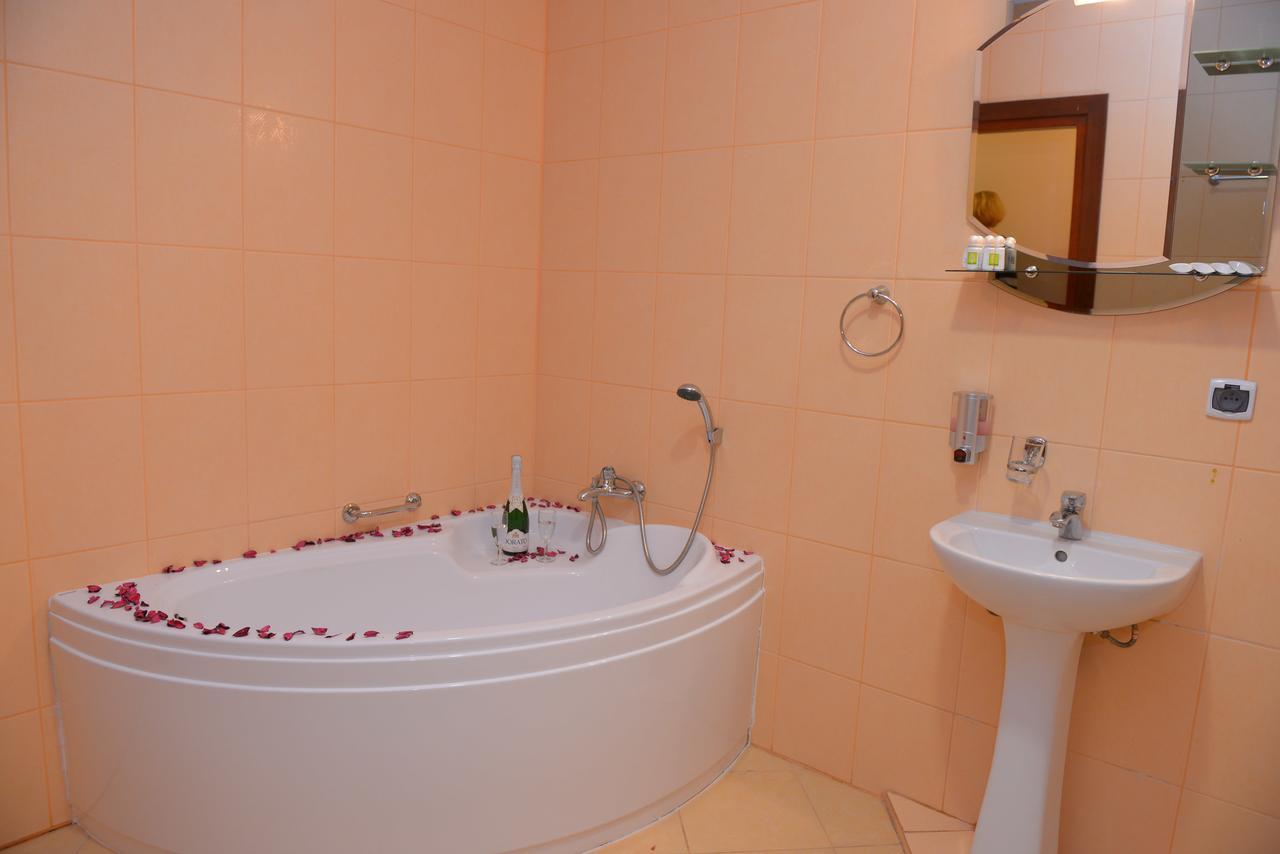 Hotel Pod Debami Terespol Ngoại thất bức ảnh